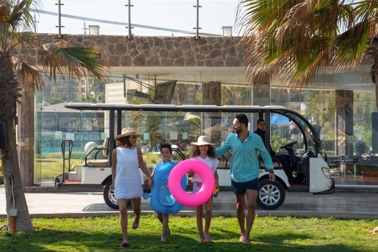 מלון עיין סוחנה Grand Ocean El Sokhna מראה חיצוני תמונה Family at the beach
