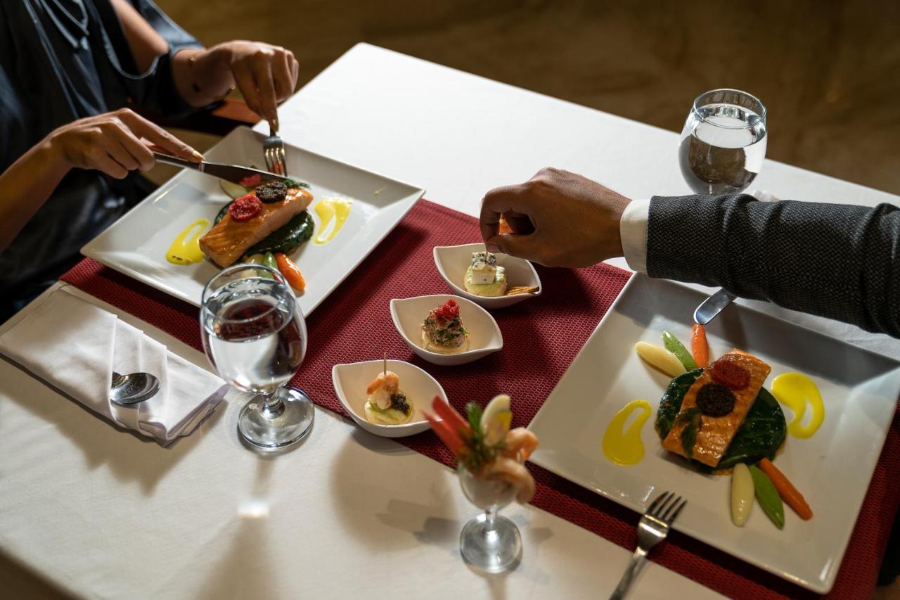 מלון עיין סוחנה Grand Ocean El Sokhna מראה חיצוני תמונה A meal at a restaurant